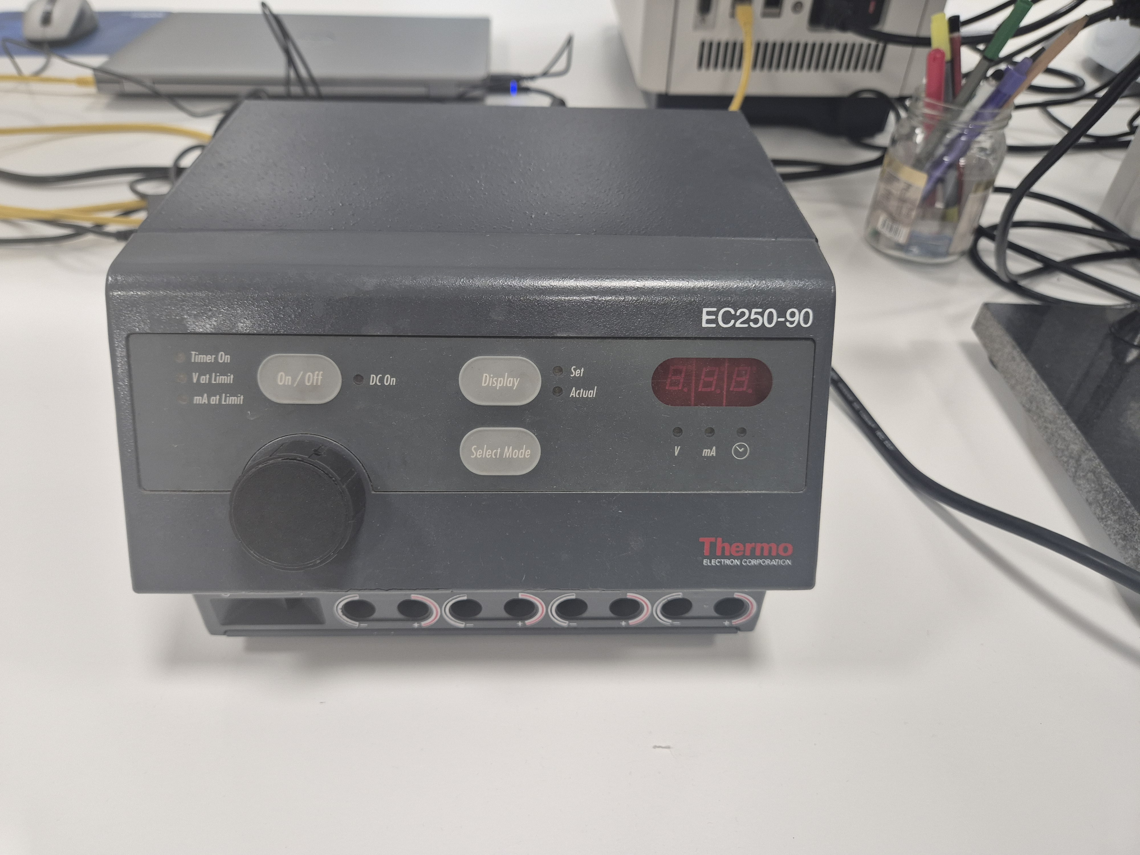 Güç Kaynağı Thermo Fisher-Fotoğraf